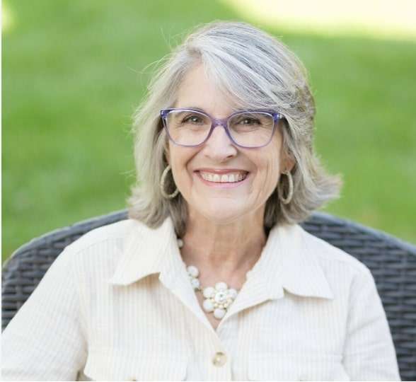 Bogart, Julie.headshot