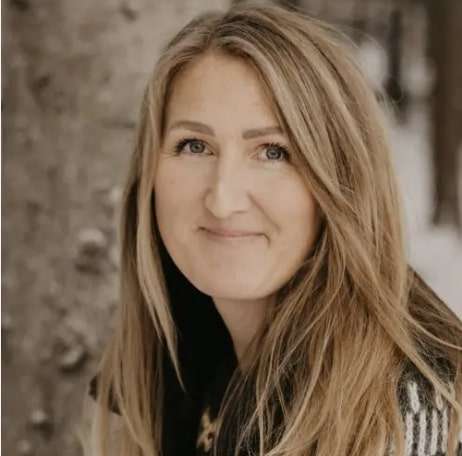 McGurk, Linda Akeson.Headshot